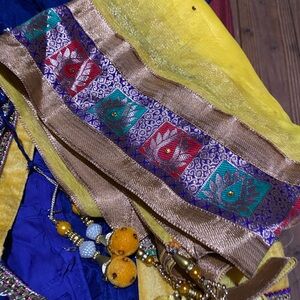 Chaniya choli indian wear . In good condition . Size L Also can adjust size .